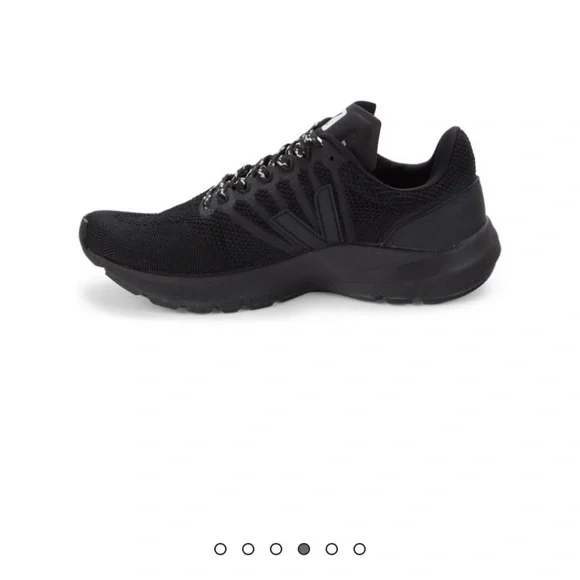 NWT Veja black sneakers EU size 40 (women’s 8 1/2-9/men’s 7).Brand new with box. - Picture 6 of 14